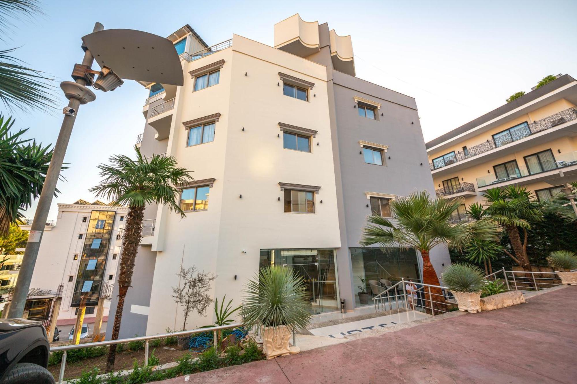 Hotel Sea Breeze Sarandë Exterior foto