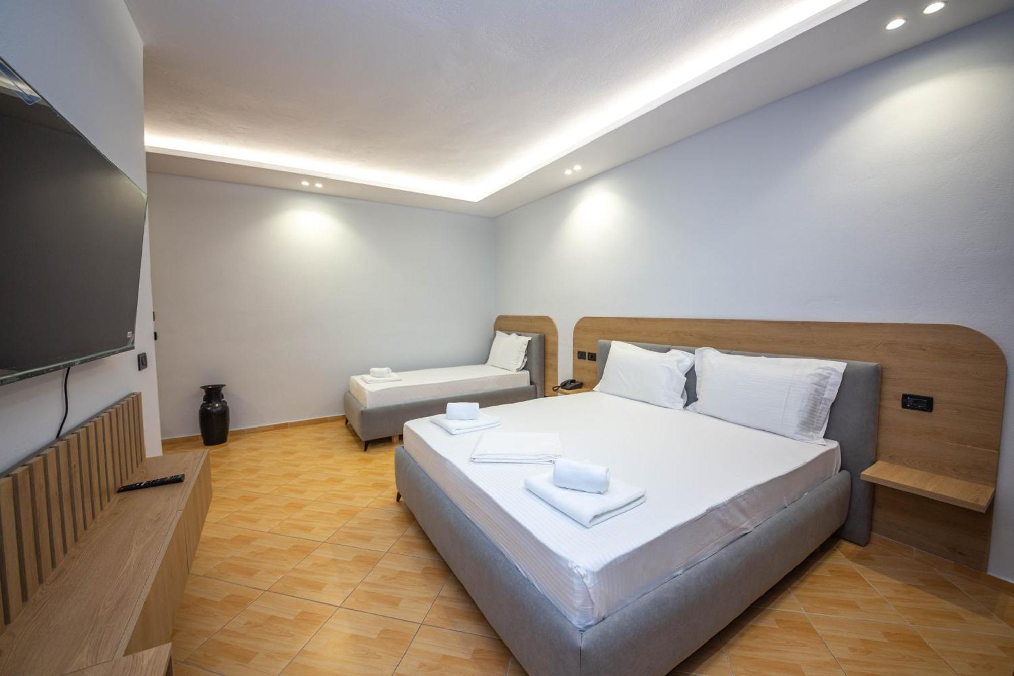 Hotel Sea Breeze Sarandë Exterior foto