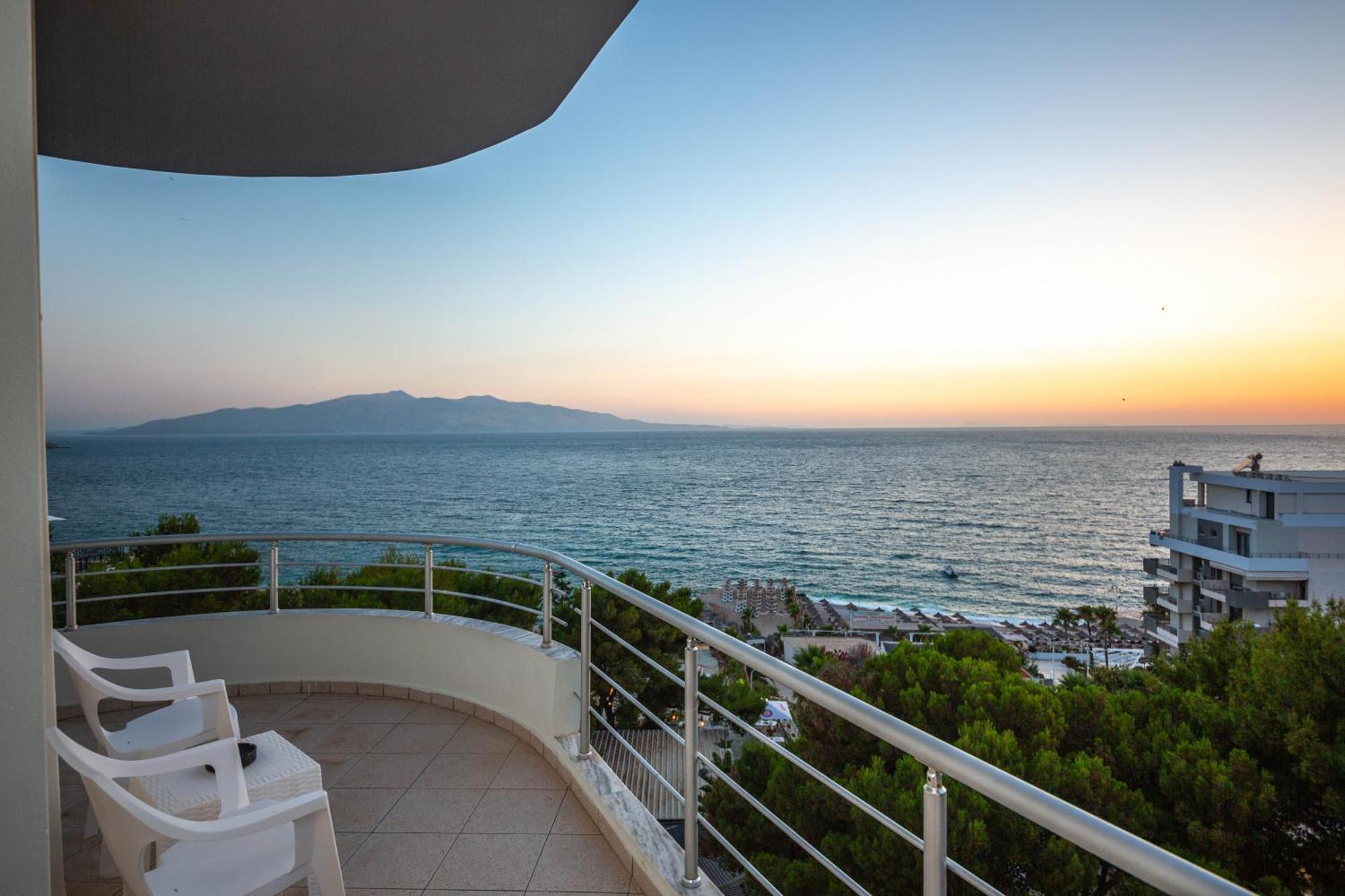 Hotel Sea Breeze Sarandë Exterior foto